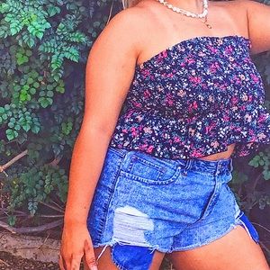 Size 10 medium washed distressed denim shorts